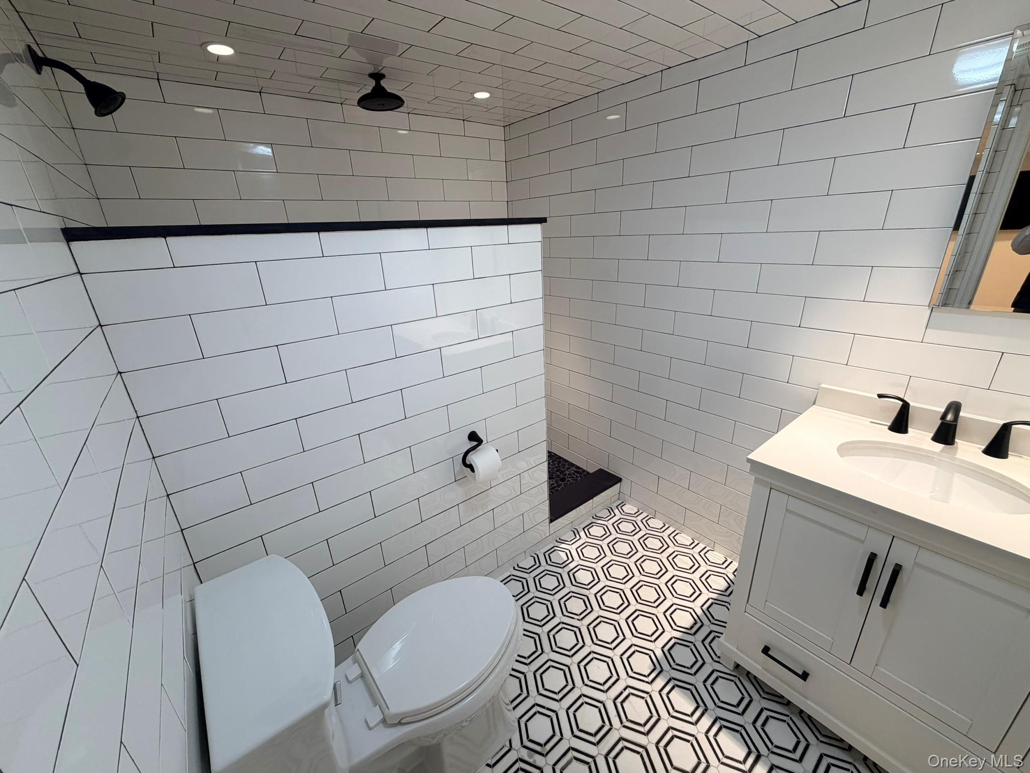 #18 photo, 2002 City Avenue, Merrick , NY 11566