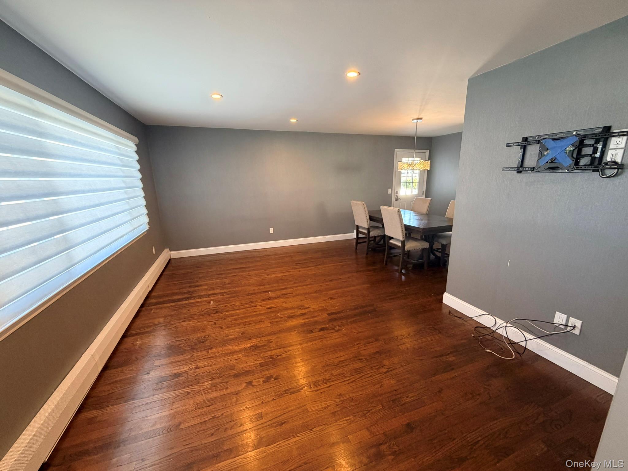 #4 photo, 2002 City Avenue, Merrick , NY 11566