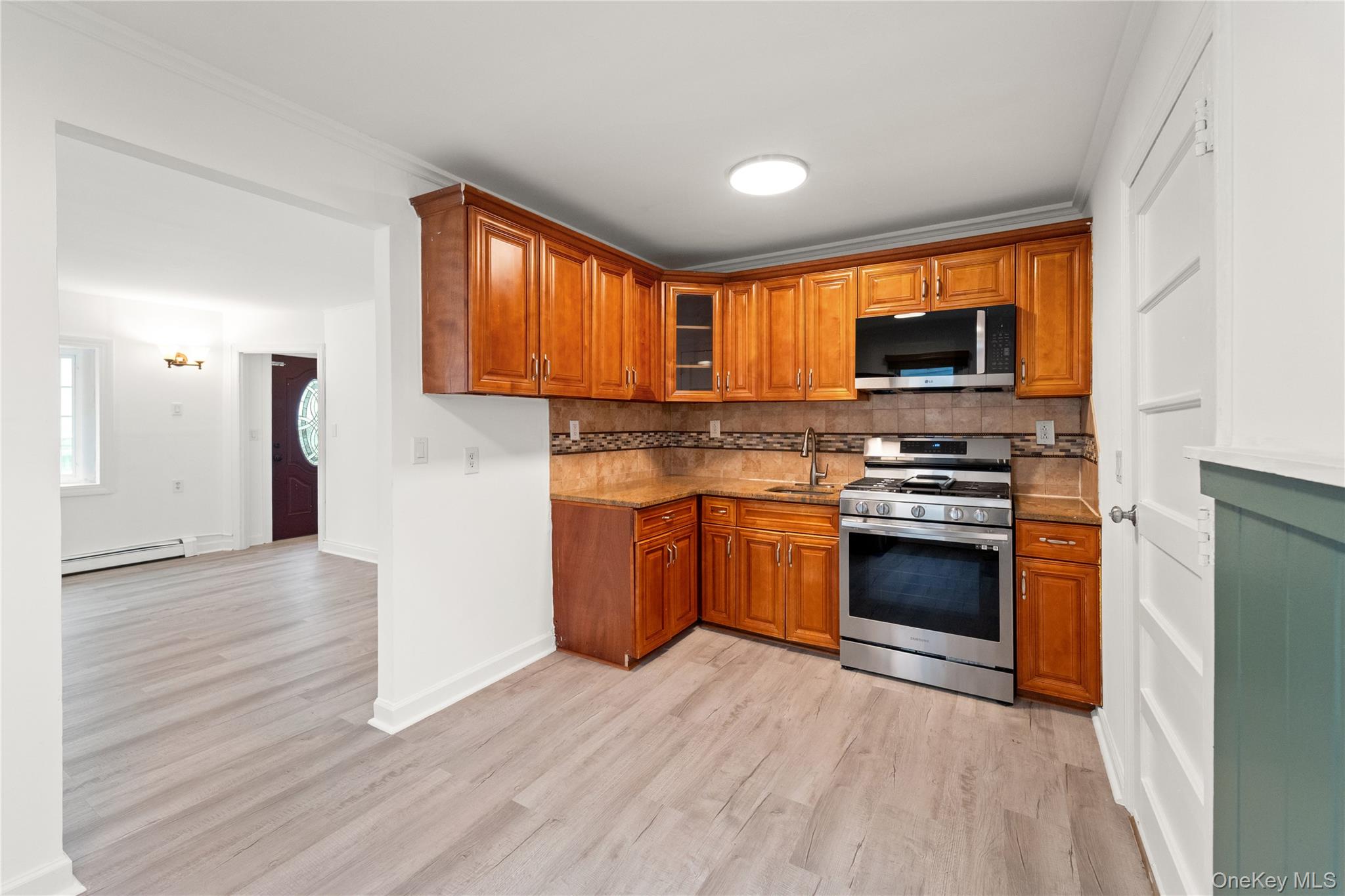 #10 photo, 181 S Alleghany Avenue, Lindenhurst , NY 11757