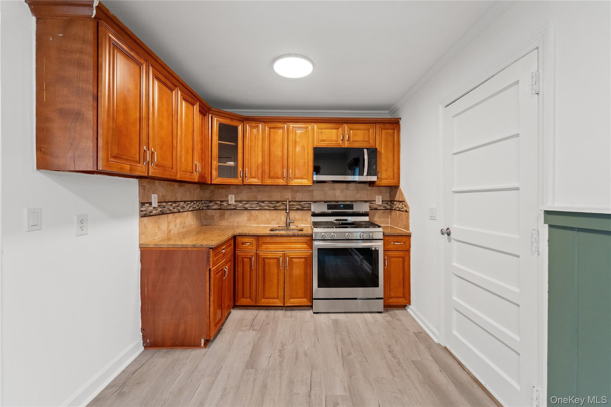 #11 photo, 181 S Alleghany Avenue, Lindenhurst , NY 11757