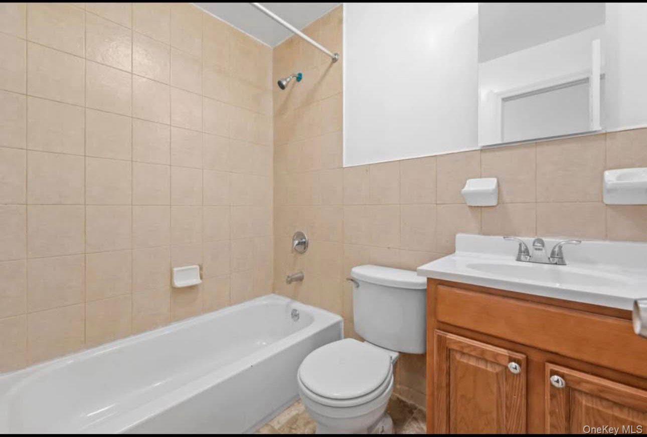 #9 photo, 147-20 223rd Street, Springfield Gardens , NY 11413