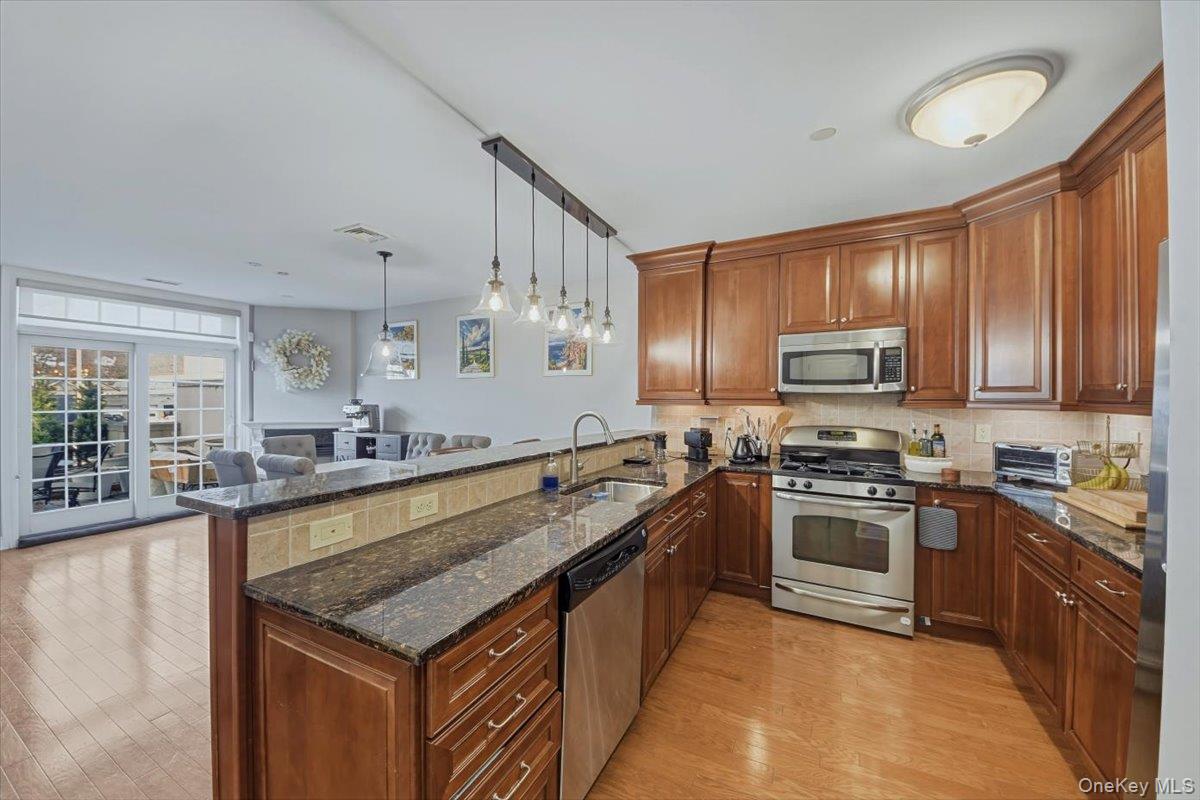 #3 photo, 100 Sheldrake Place, Mamaroneck , NY 10543