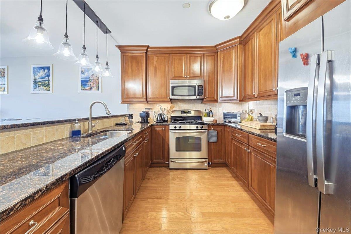 #4 photo, 100 Sheldrake Place, Mamaroneck , NY 10543