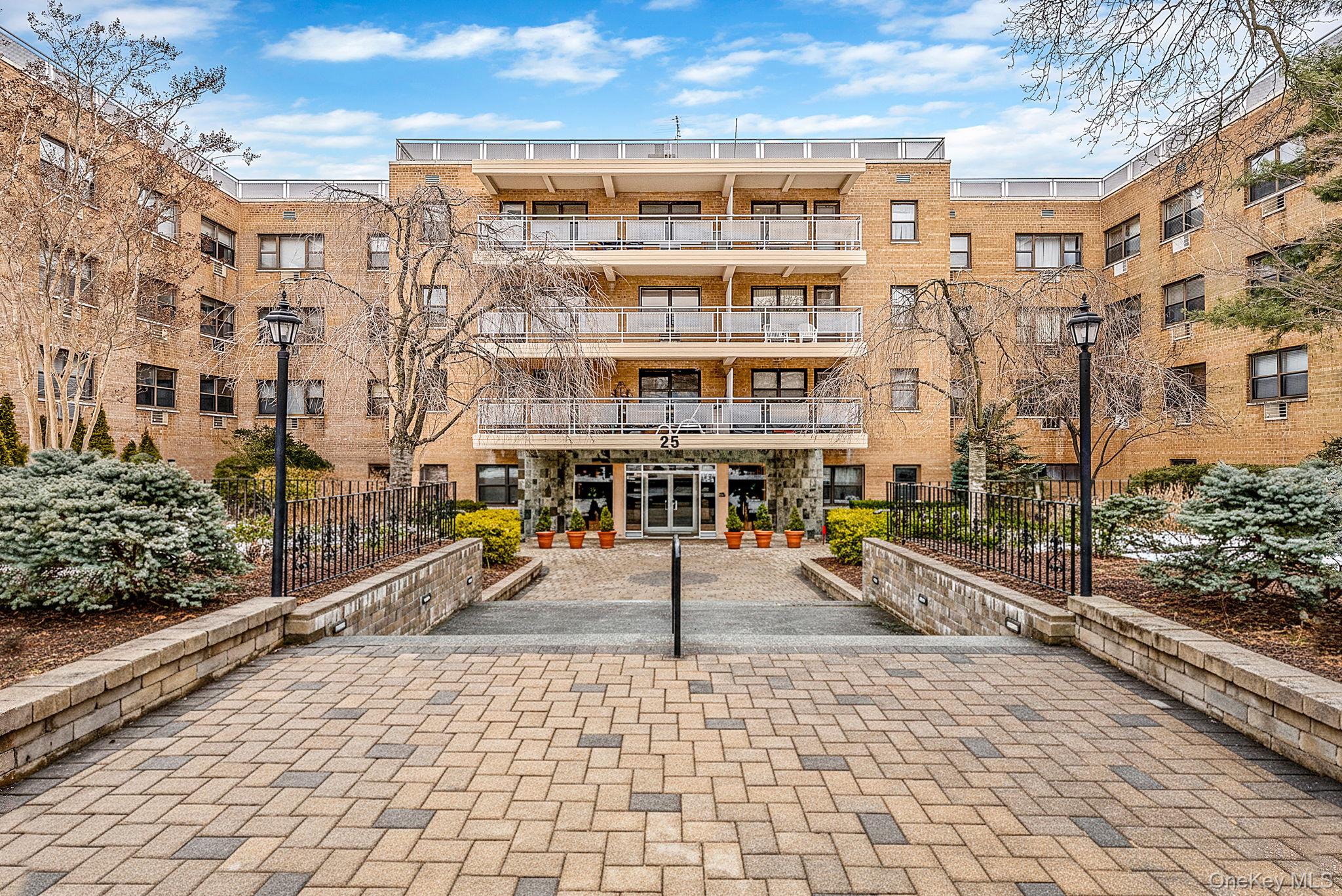 #14 photo, 25 Park Place, Great Neck , NY 11021