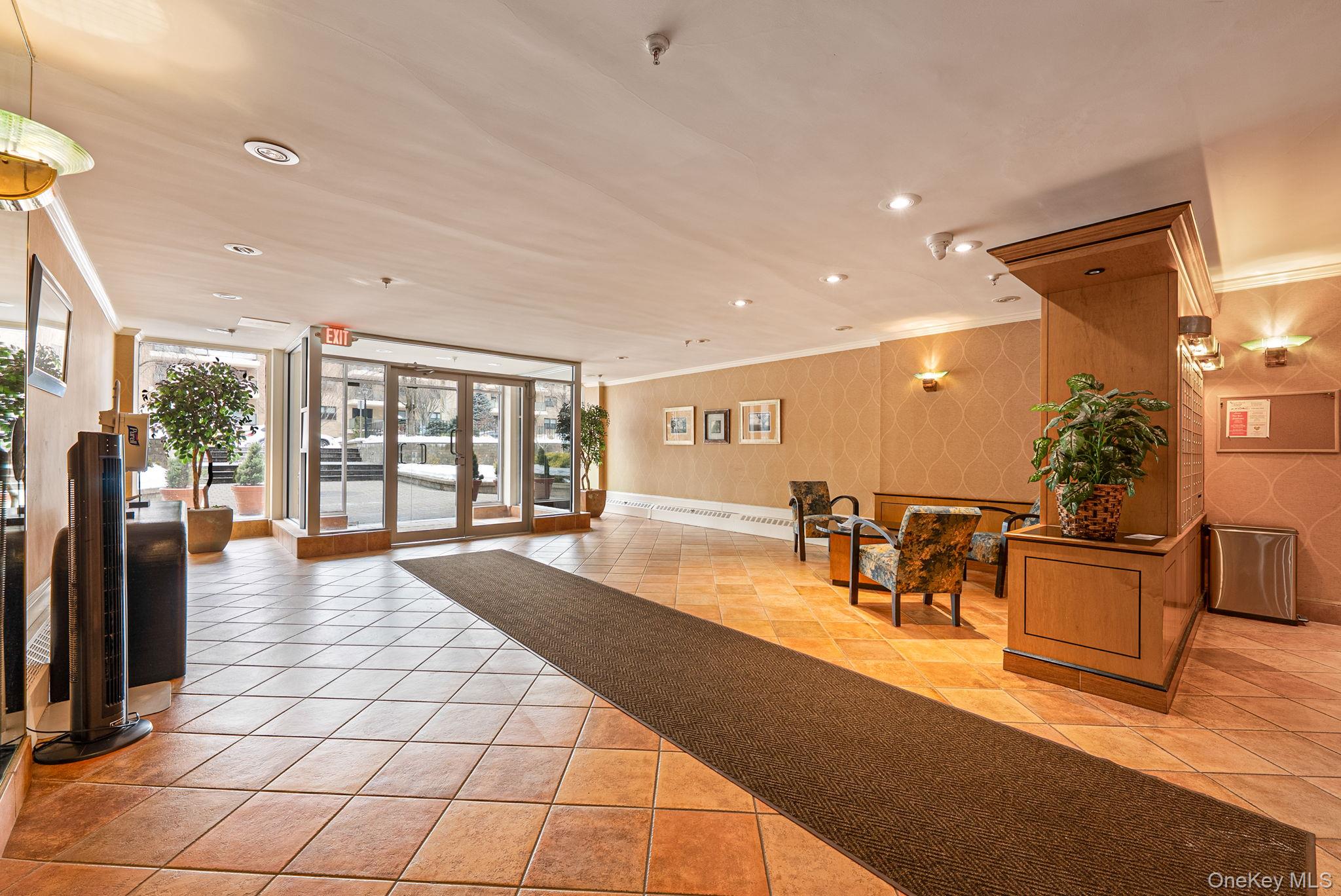 #15 photo, 25 Park Place, Great Neck , NY 11021