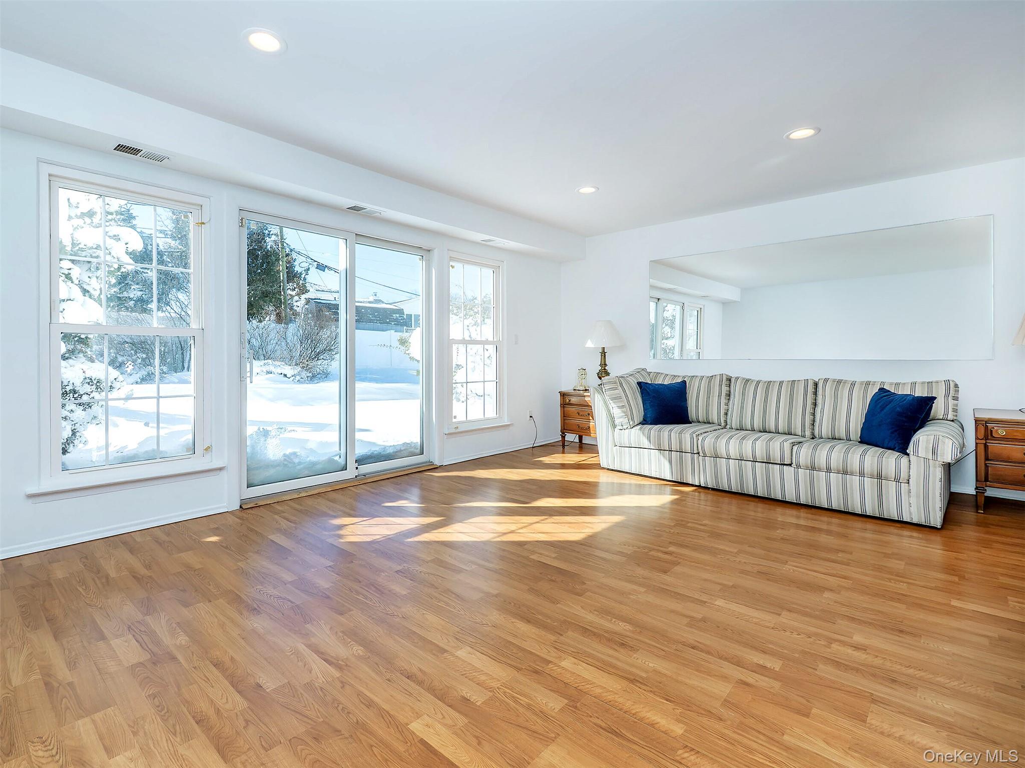 #17 photo, 78 Santa Barbara Drive, Plainview , NY 11803