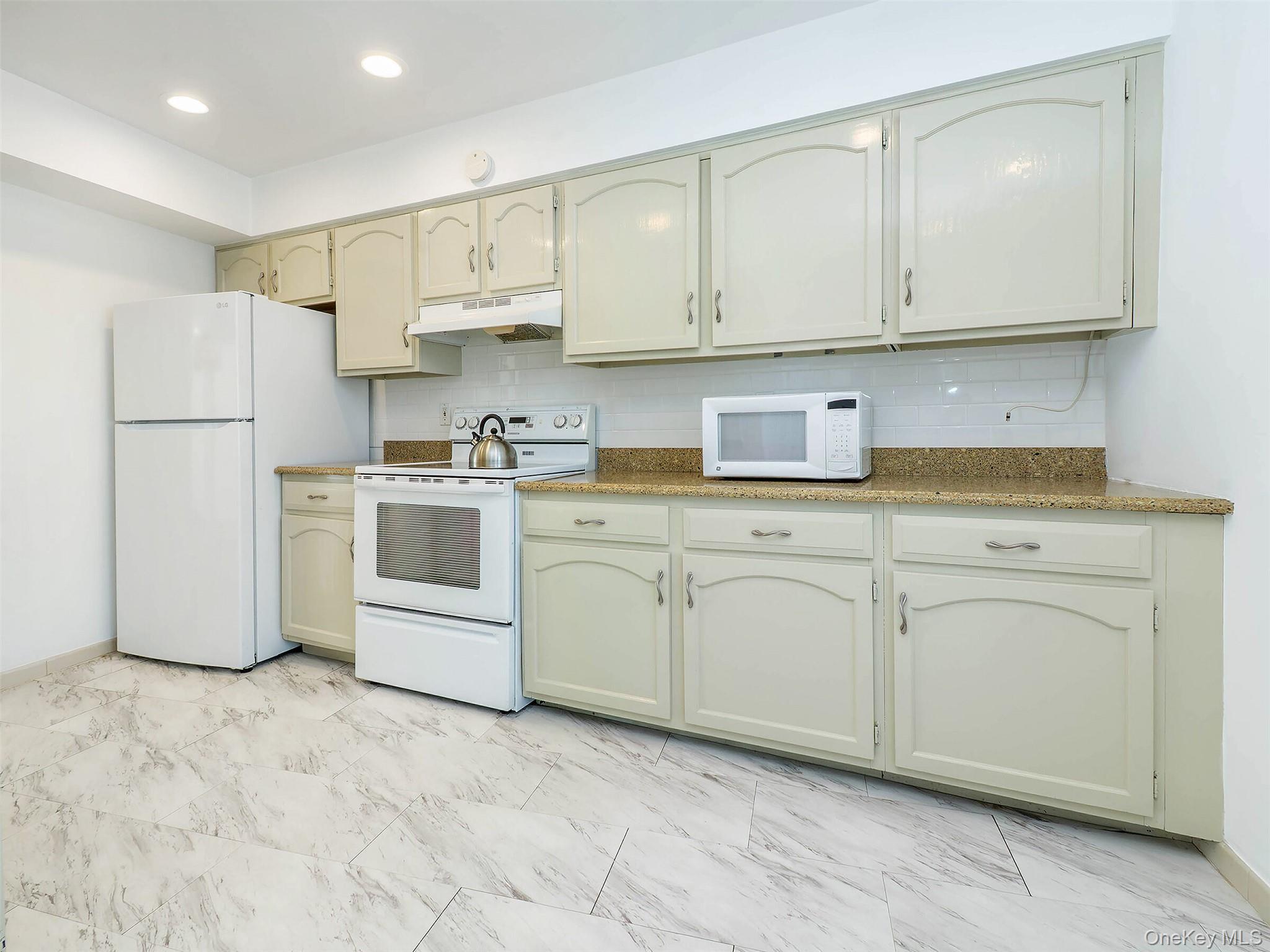 #8 photo, 78 Santa Barbara Drive, Plainview , NY 11803