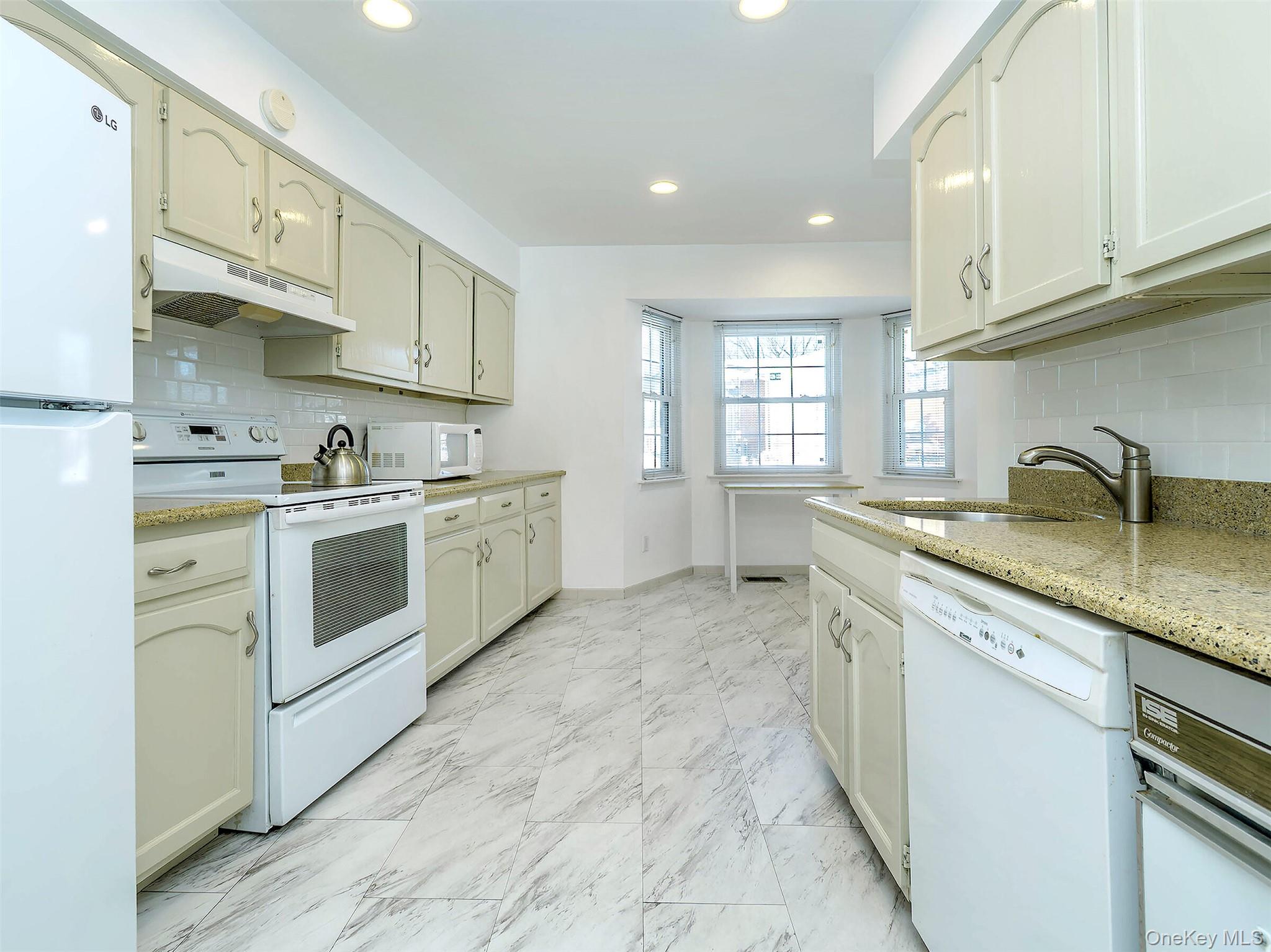 #9 photo, 78 Santa Barbara Drive, Plainview , NY 11803