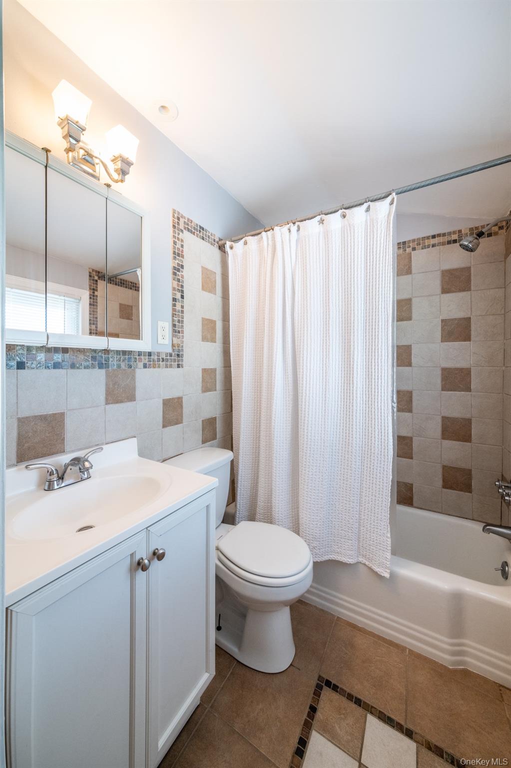 #19 photo, 454 Swanson Drive, Thornwood , NY 10594