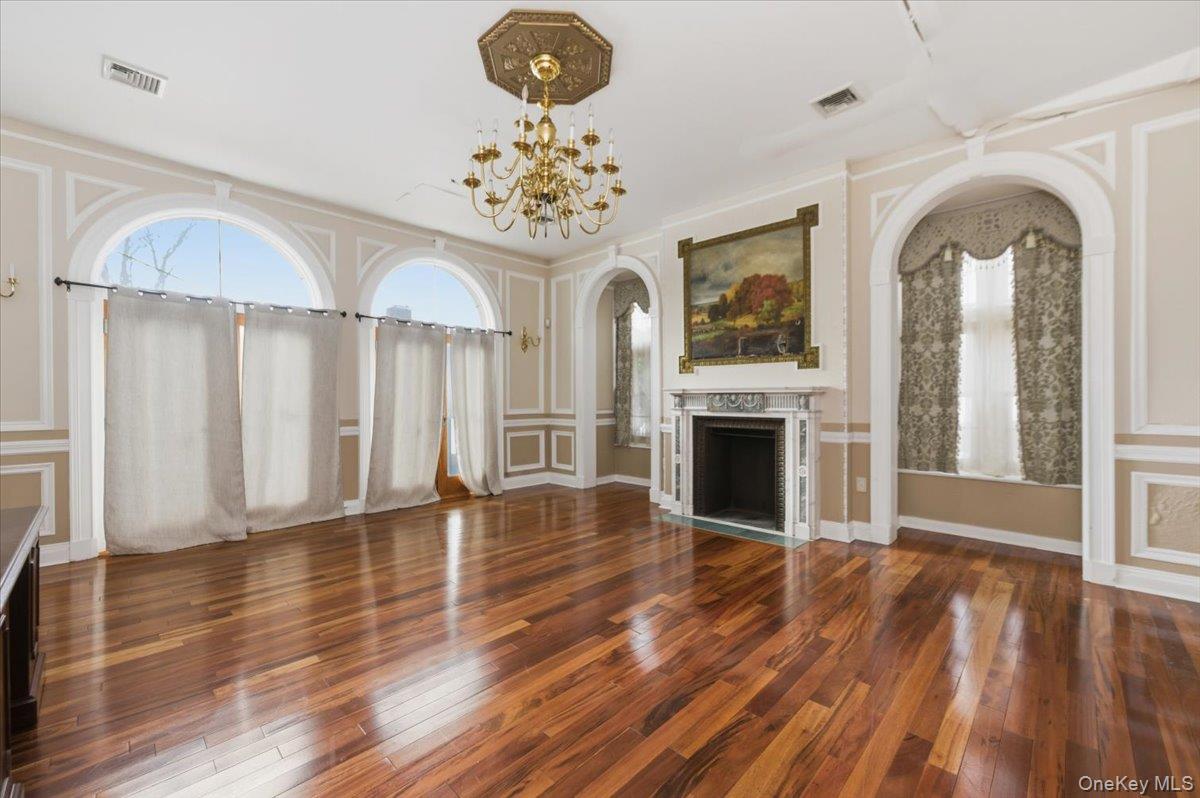 #17 photo, 8 Eastway, Bronxville , NY 10708