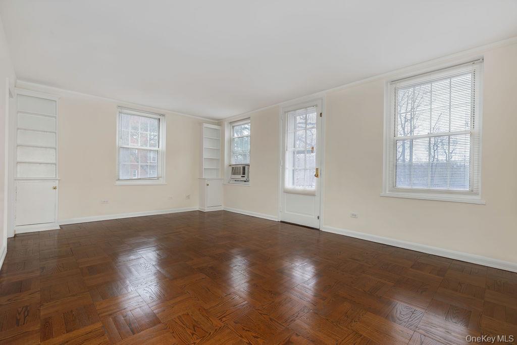 #4 photo, 1340 Midland Avenue, Bronxville , NY 10708