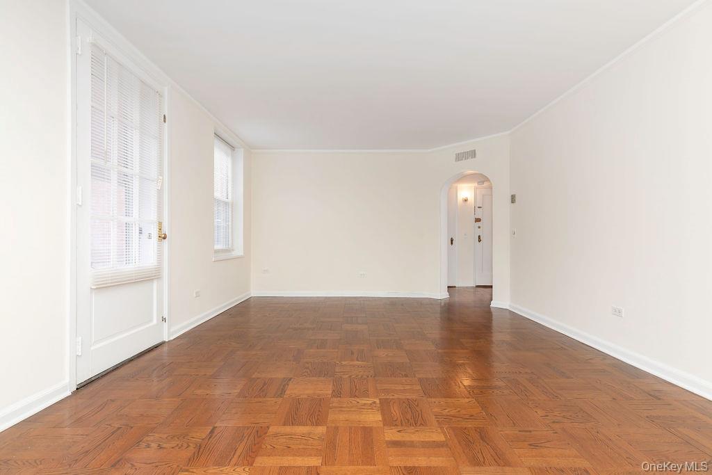 #7 photo, 1340 Midland Avenue, Bronxville , NY 10708