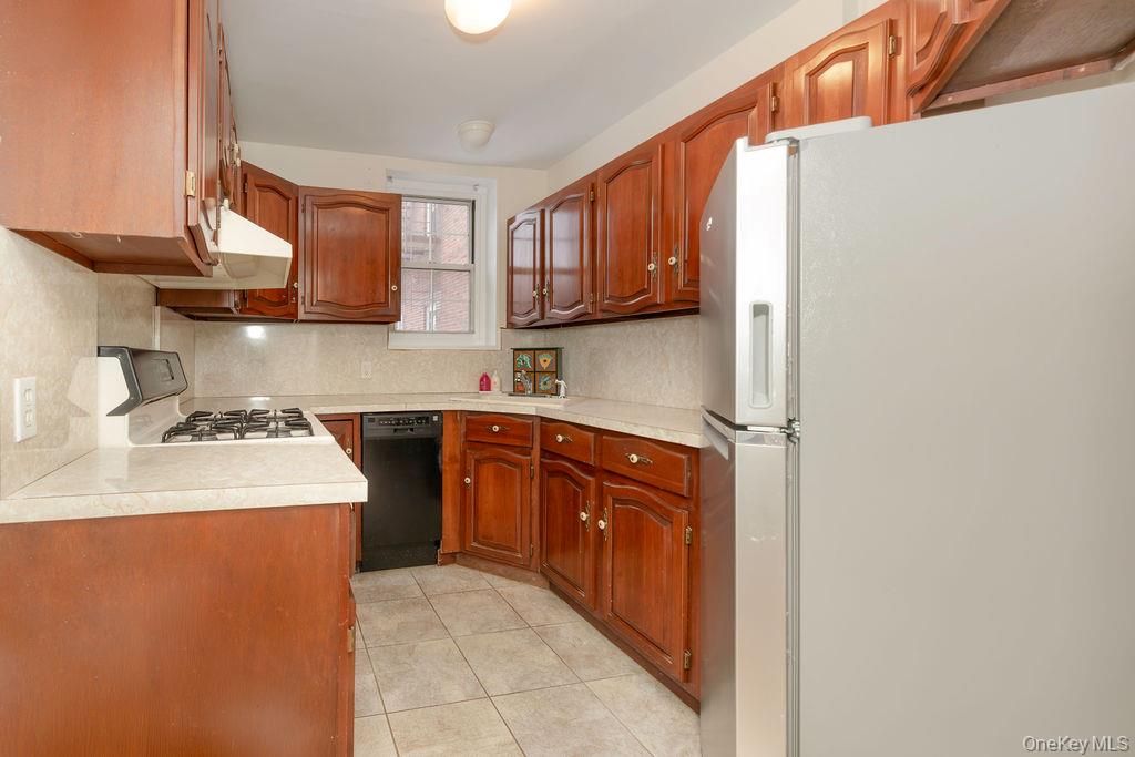 #8 photo, 1340 Midland Avenue, Bronxville , NY 10708