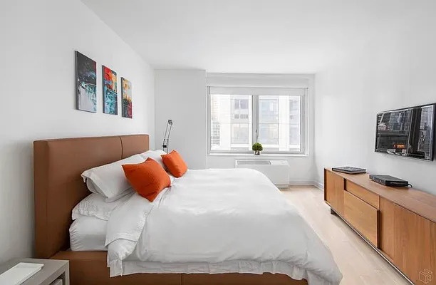 #5 photo, New York City, Lincoln Square , NY 10069