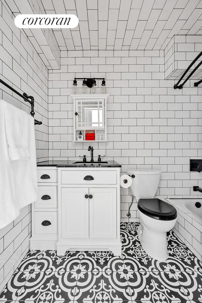 #9 photo, 327 4TH Street, 브루클린 Park Slope , NY 11215