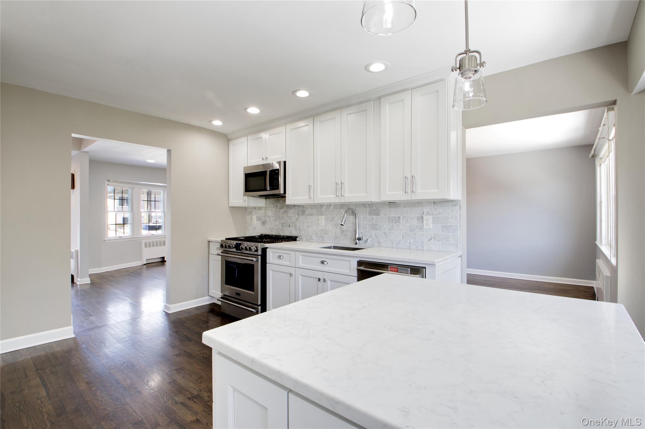 #10 photo, 107 Hayes Street, Garden City , NY 11530