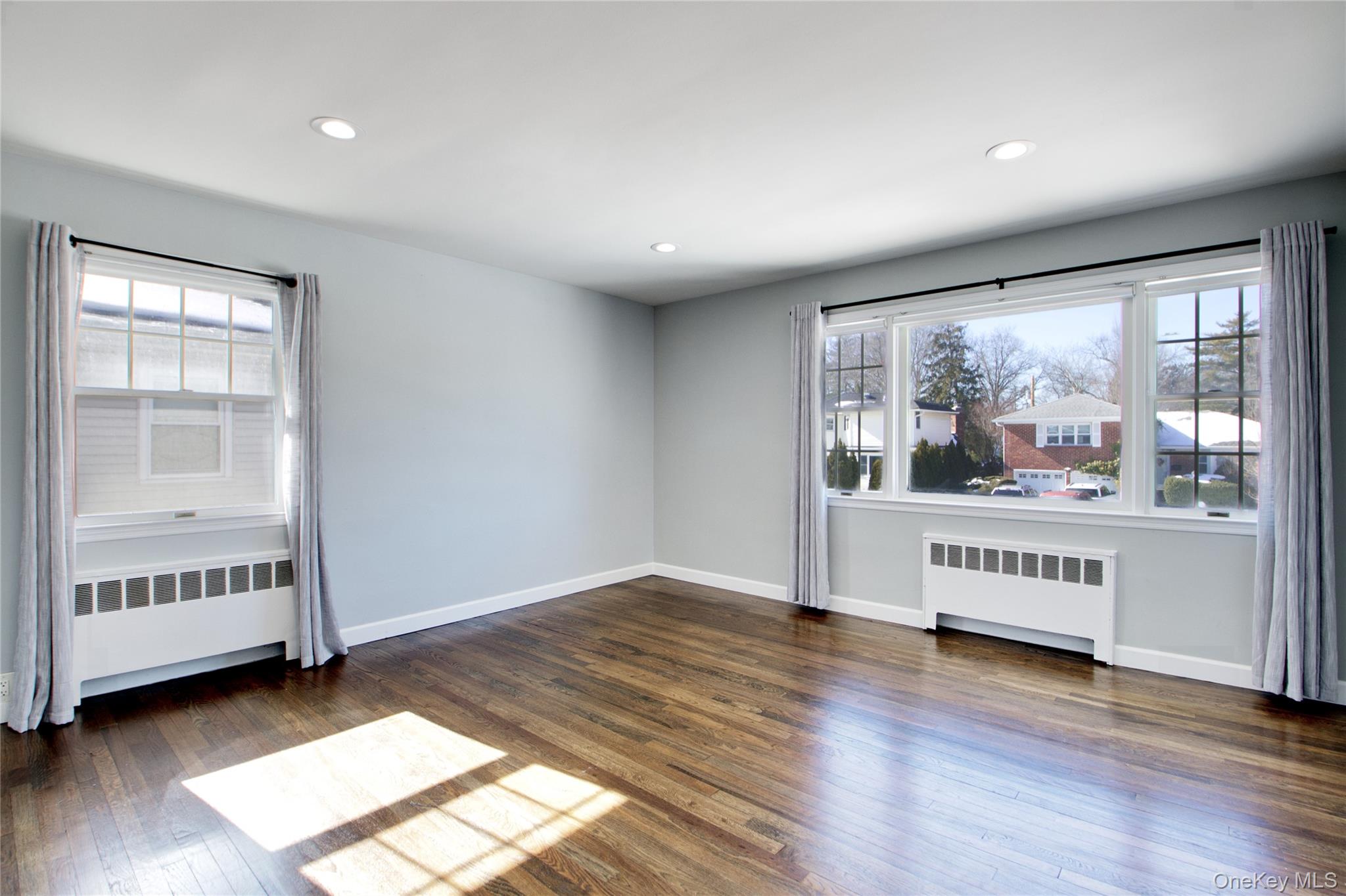 #19 photo, 107 Hayes Street, Garden City , NY 11530