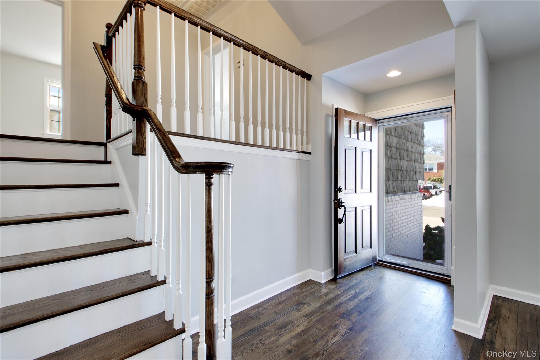 #4 photo, 107 Hayes Street, Garden City , NY 11530