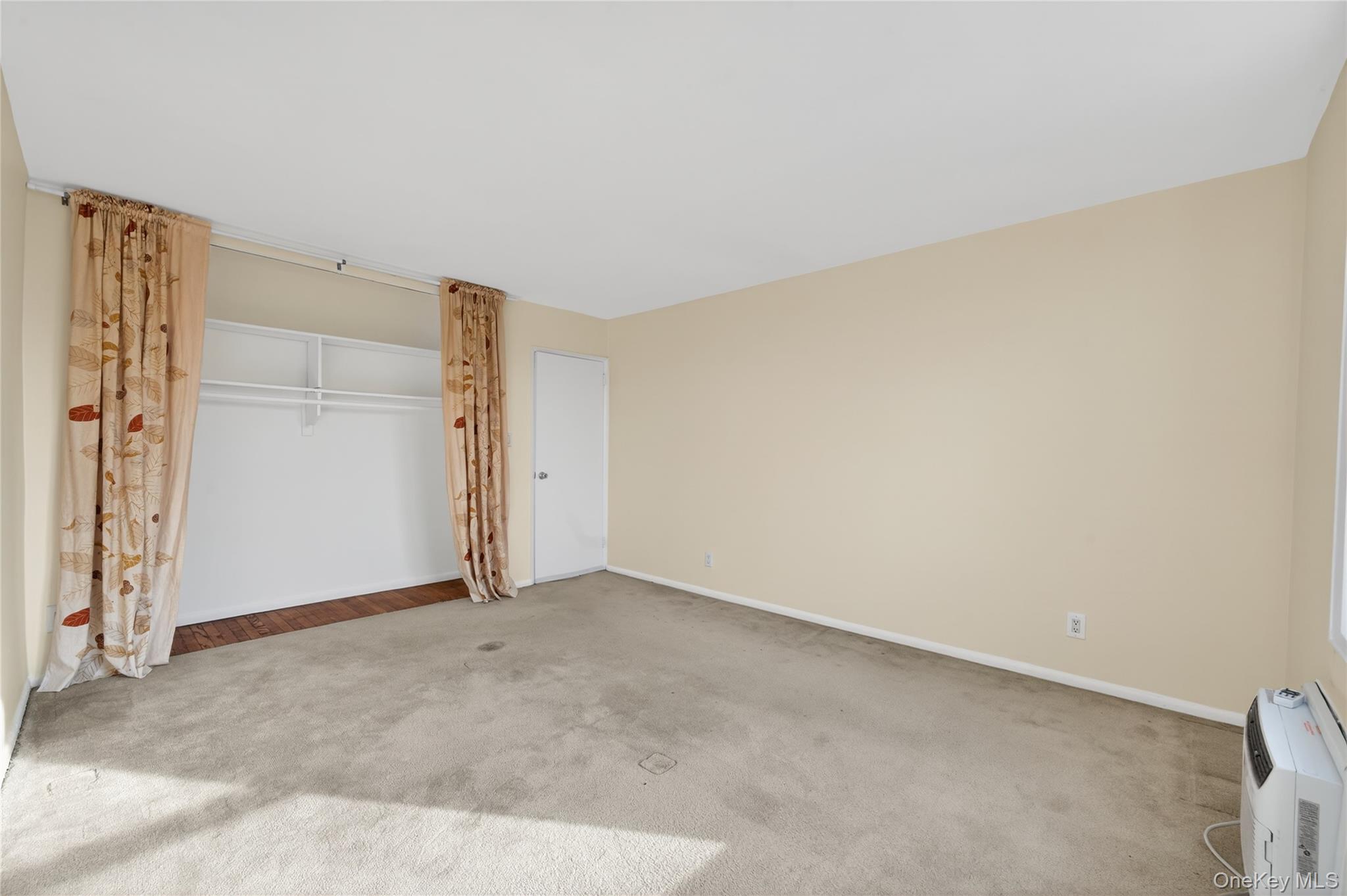 #9 photo, 66-10 Thornton Place, Rego Park , NY 11374