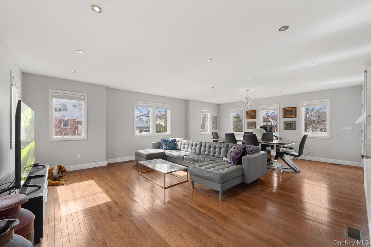 #3 photo, 1136 W Broadway, 롱 아일랜드 Hewlett , NY 11557