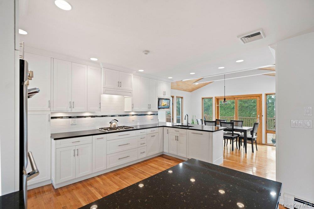 #13 photo, 31 Prescott Place, ناسو Old Bethpage , NY 11804