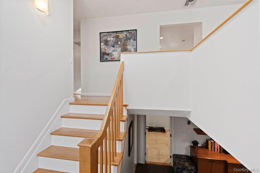 #3 photo, 31 Prescott Place, ناسو Old Bethpage , NY 11804