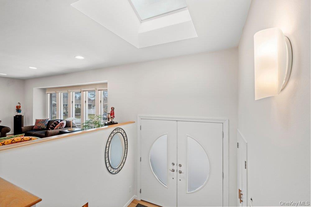 #4 photo, 31 Prescott Place, ناسو Old Bethpage , NY 11804