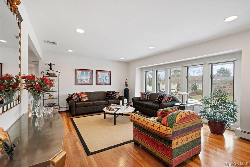 #5 photo, 31 Prescott Place, ناسو Old Bethpage , NY 11804