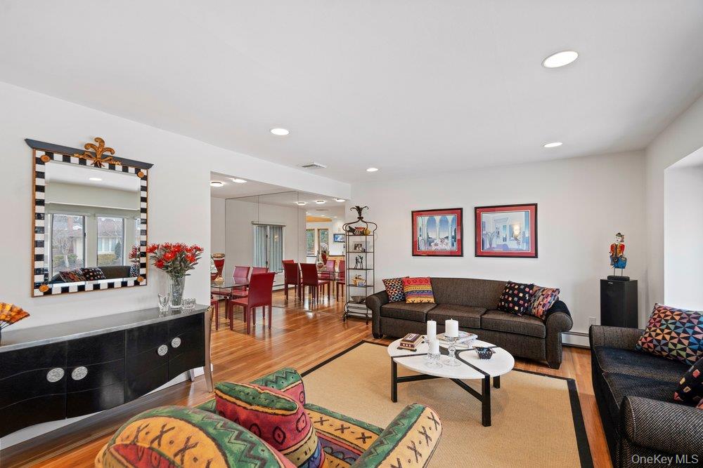 #6 photo, 31 Prescott Place, ناسو Old Bethpage , NY 11804