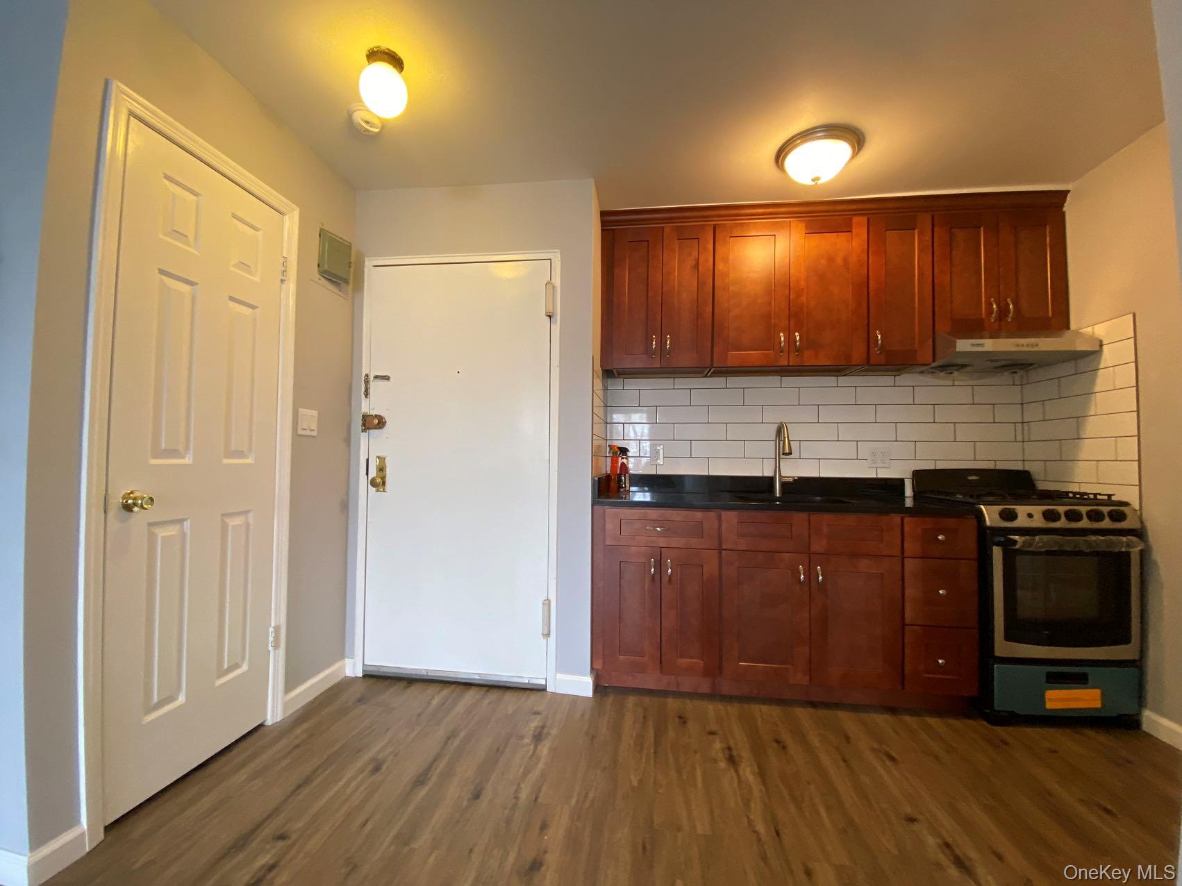 #2 photo, 6122 168th Street, 뉴욕퀸즈 프레시 미도우스 Fresh Meadows , NY 11365