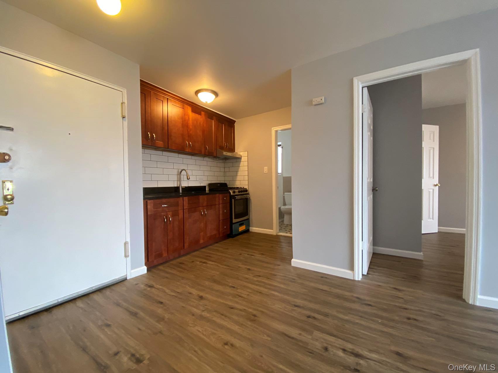 #3 photo, 6122 168th Street, 뉴욕퀸즈 프레시 미도우스 Fresh Meadows , NY 11365