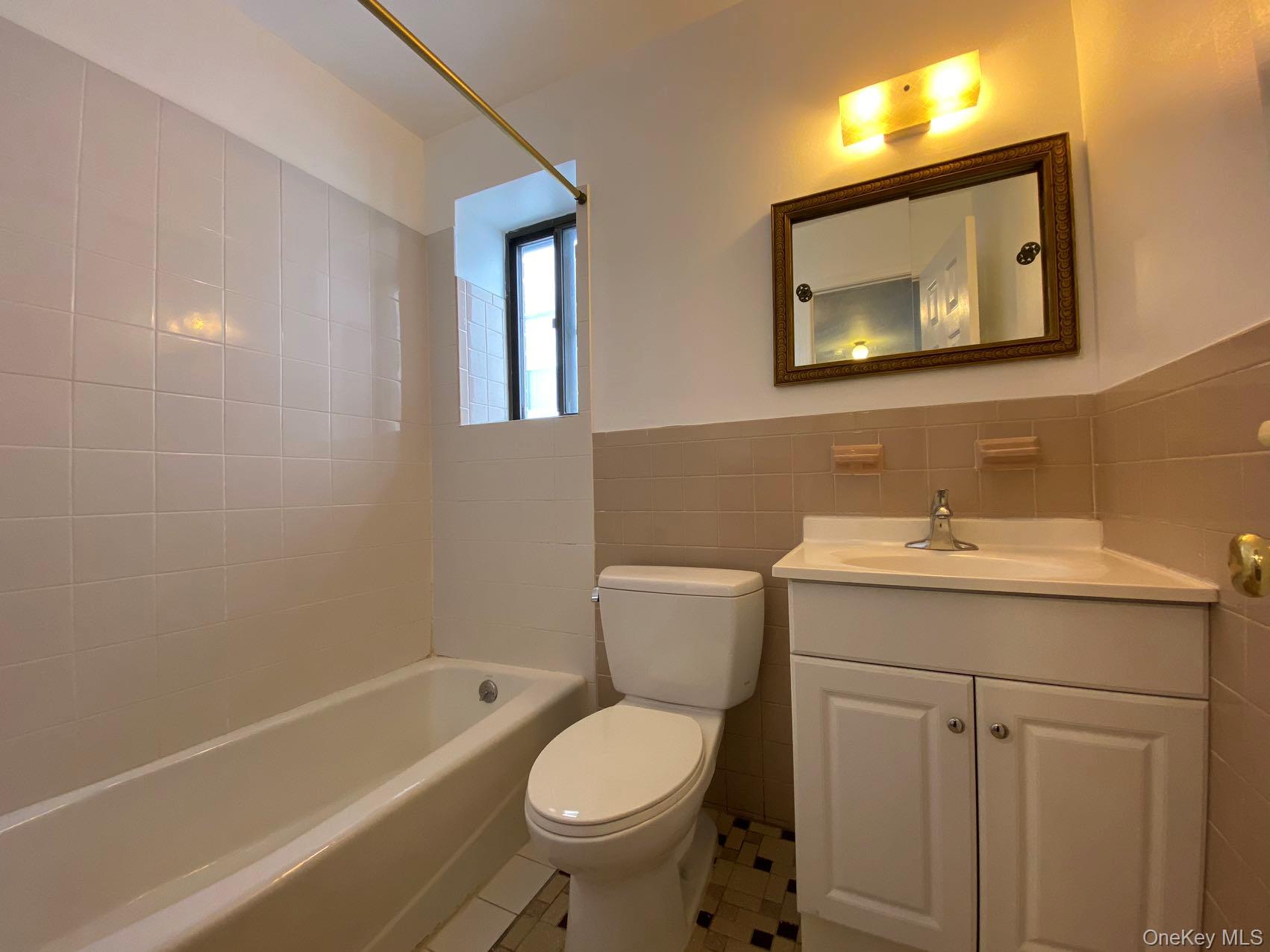 #7 photo, 6122 168th Street, 뉴욕퀸즈 프레시 미도우스 Fresh Meadows , NY 11365