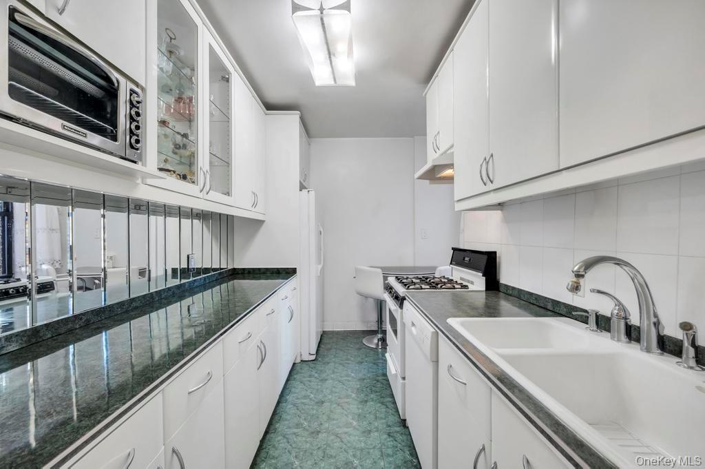 #11 photo, 10010 67 Road, Forest Hills , NY 11375