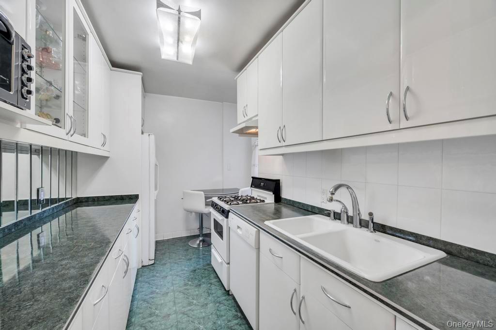 #12 photo, 10010 67 Road, Forest Hills , NY 11375