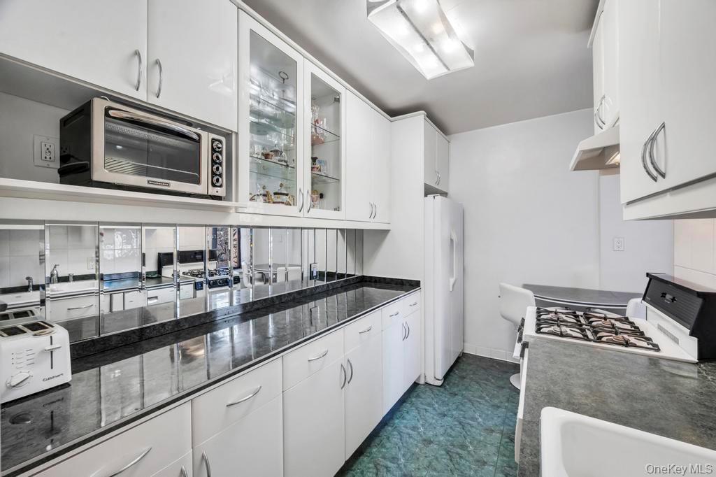 #13 photo, 10010 67 Road, Forest Hills , NY 11375