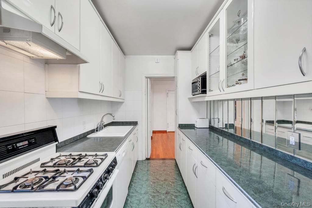 #14 photo, 10010 67 Road, Forest Hills , NY 11375