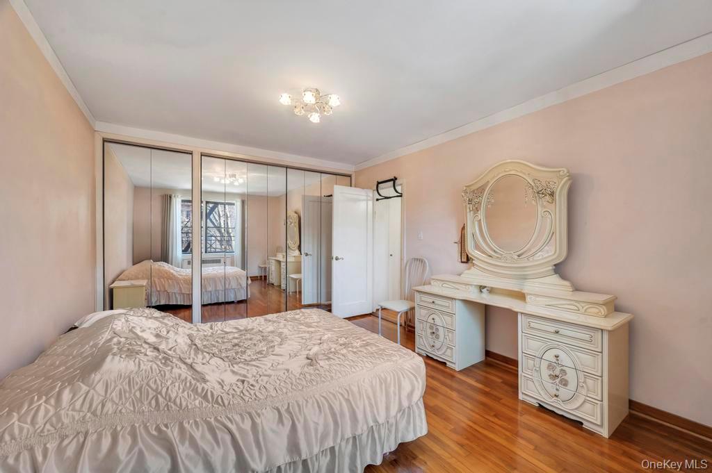 #18 photo, 10010 67 Road, Forest Hills , NY 11375