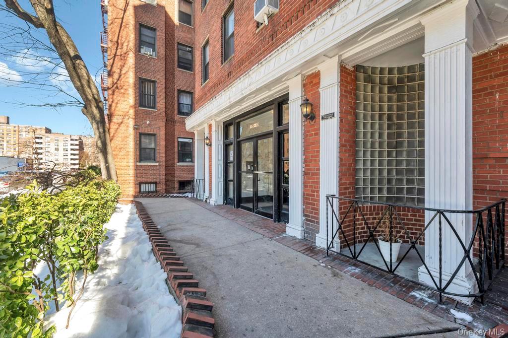 #7 photo, 10010 67 Road, Forest Hills , NY 11375