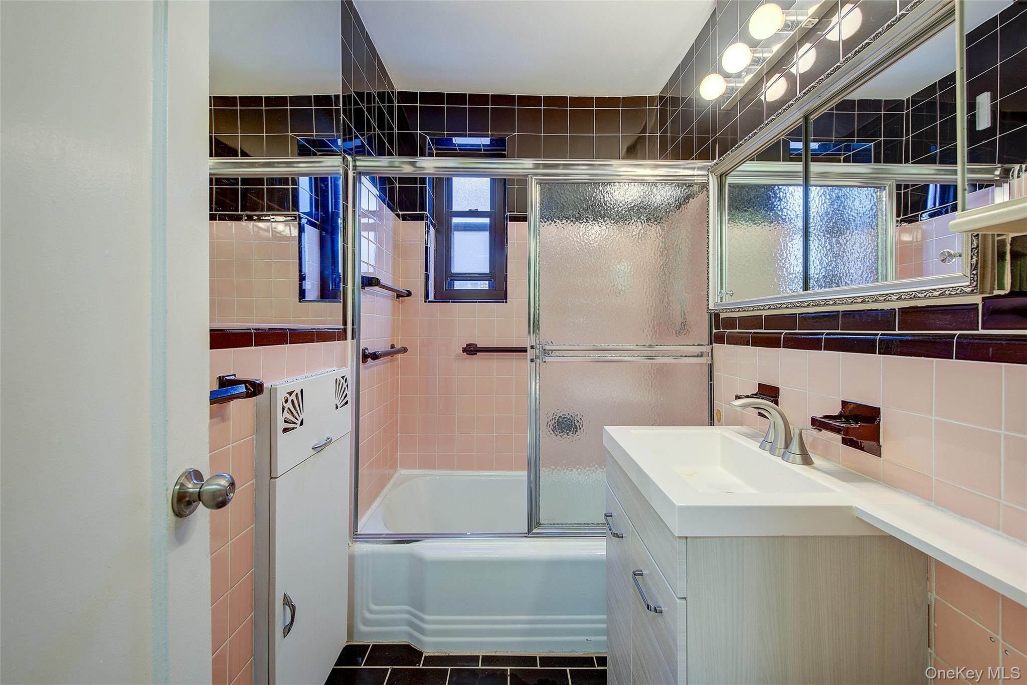 #12 photo, 3240 91 Street, 뉴욕퀸즈 East Elmhurst , NY 11369