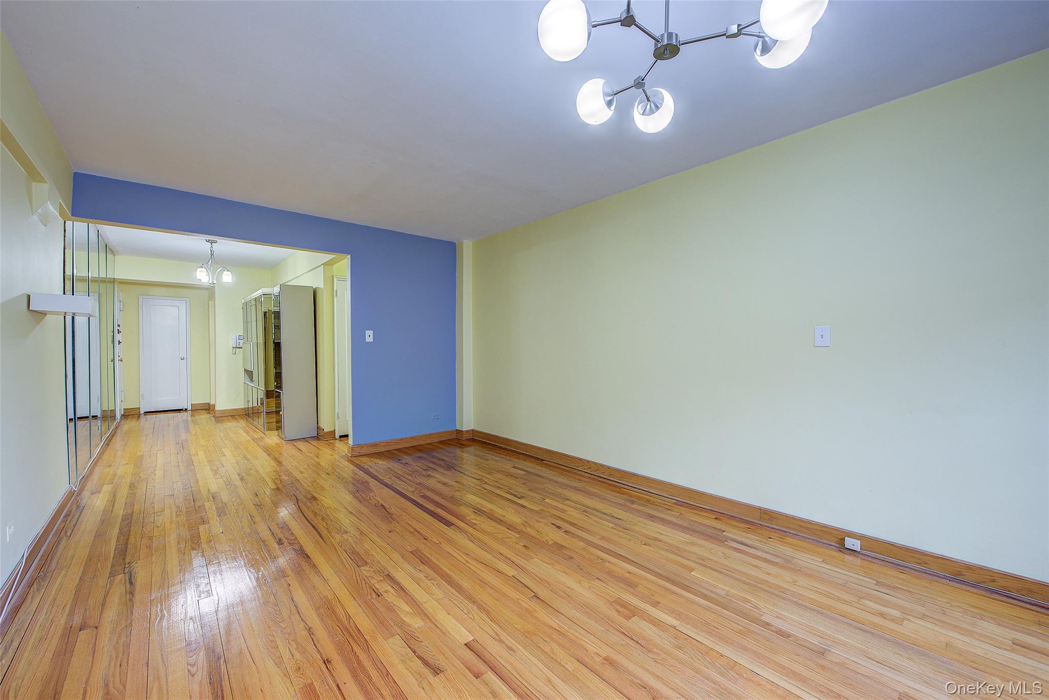 #9 photo, 3240 91 Street, 뉴욕퀸즈 East Elmhurst , NY 11369