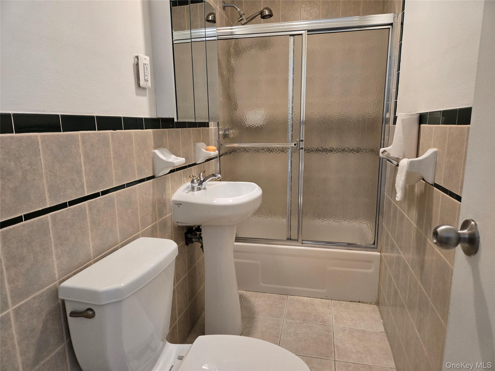 #4 photo, 80-66 88th Road, Woodhaven , NY 11421