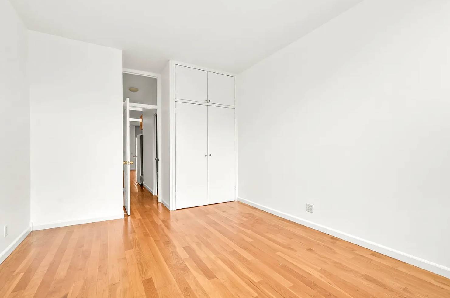 #4 photo, 566 ONDERDONK AVENUE, RIDGEWOOD , NY 11385