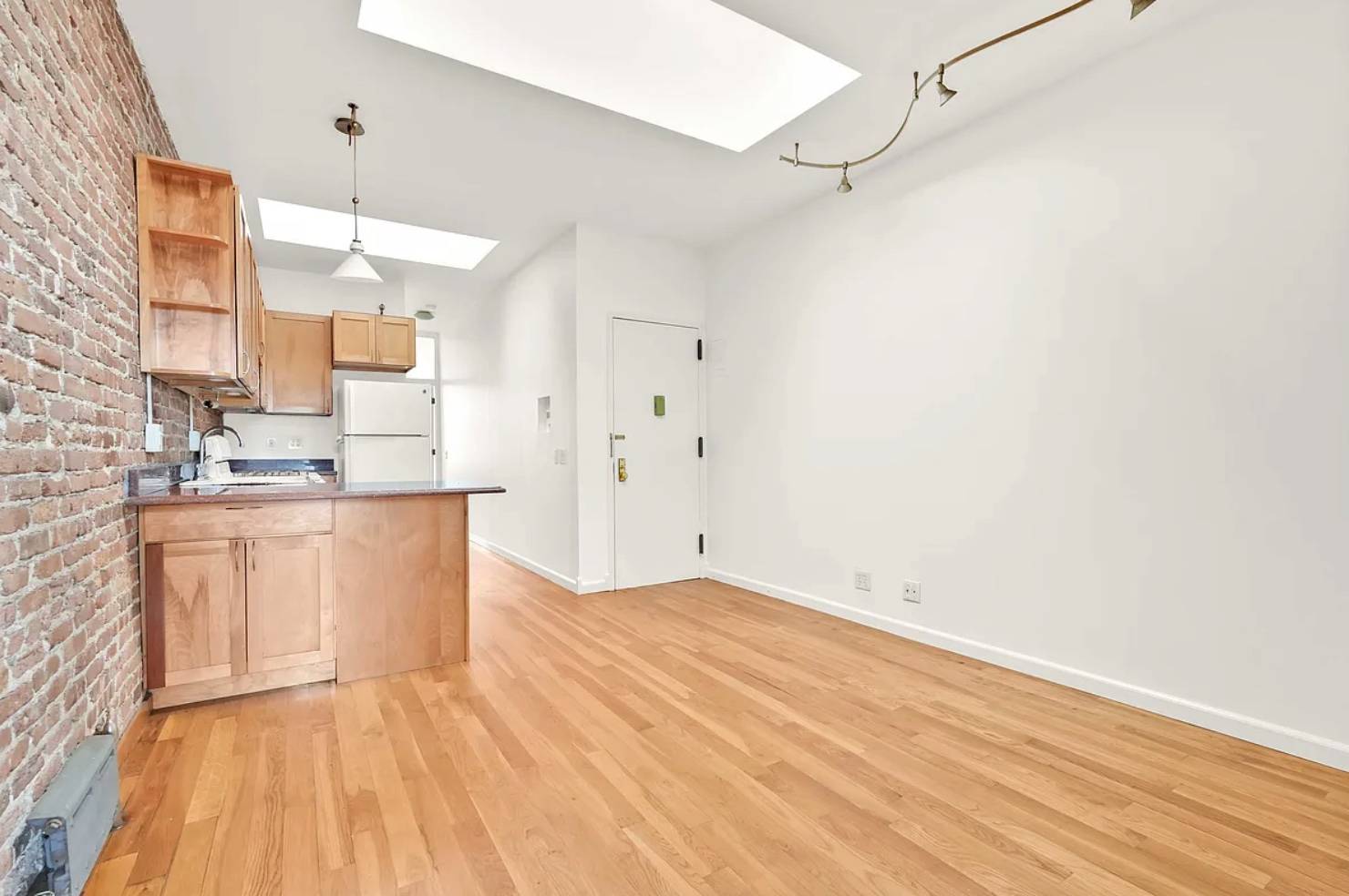 #5 photo, 566 ONDERDONK AVENUE, RIDGEWOOD , NY 11385