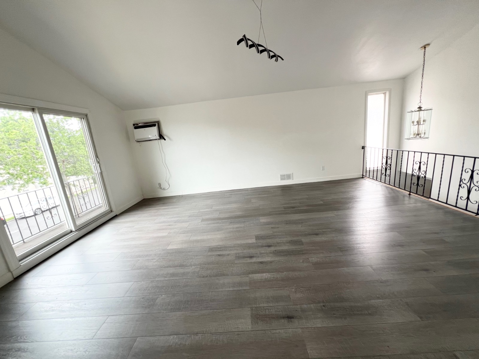 #1 photo, 156 Petrus Ave, #2nd Floor, Staten Island , NY 10312