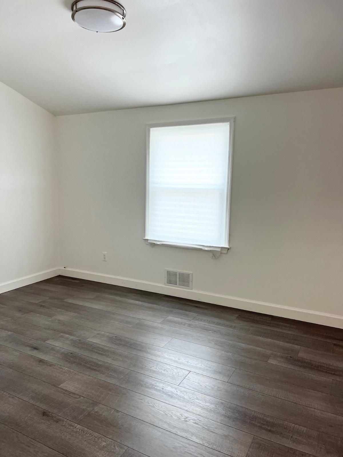 #13 photo, 156 Petrus Ave, #2nd Floor, Staten Island , NY 10312