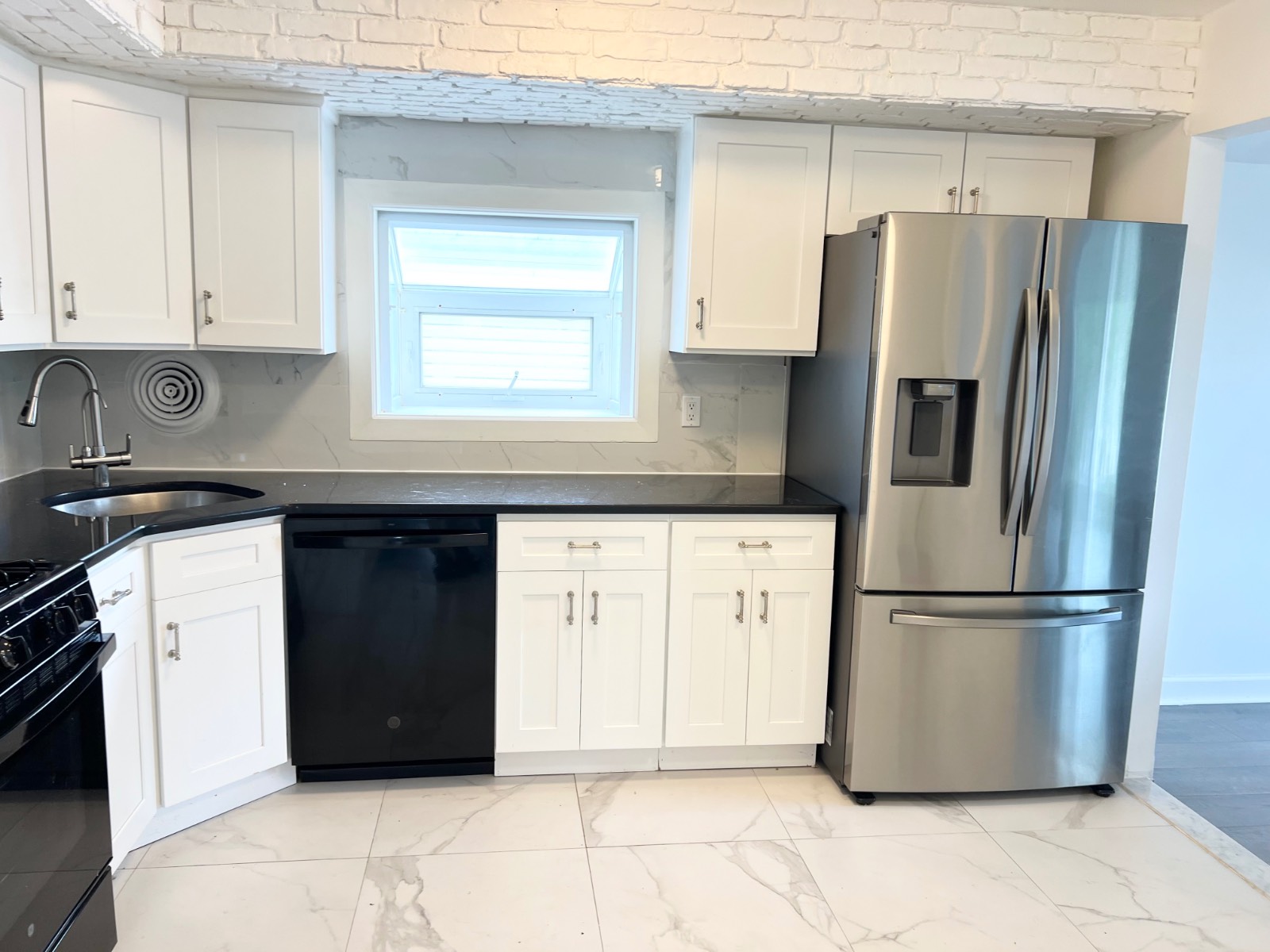 #15 photo, 156 Petrus Ave, #2nd Floor, Staten Island , NY 10312