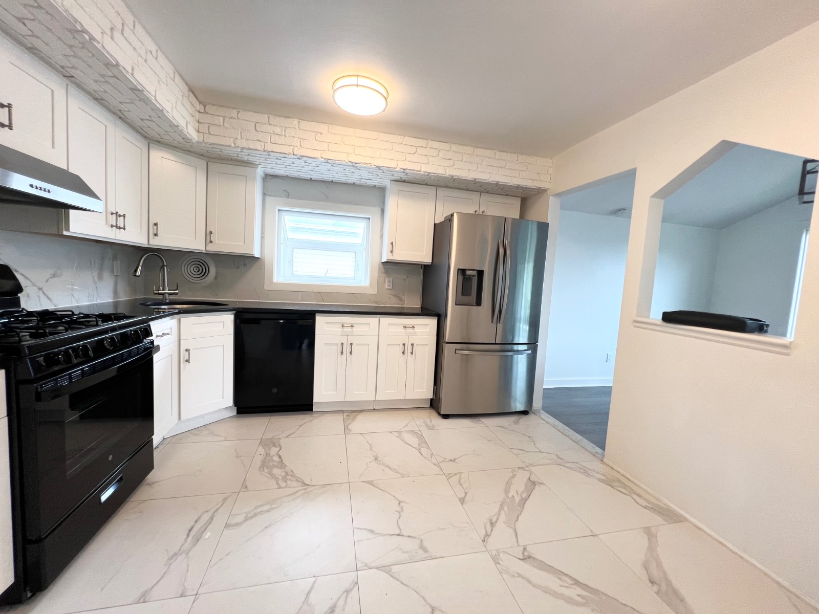 #16 photo, 156 Petrus Ave, #2nd Floor, Staten Island , NY 10312