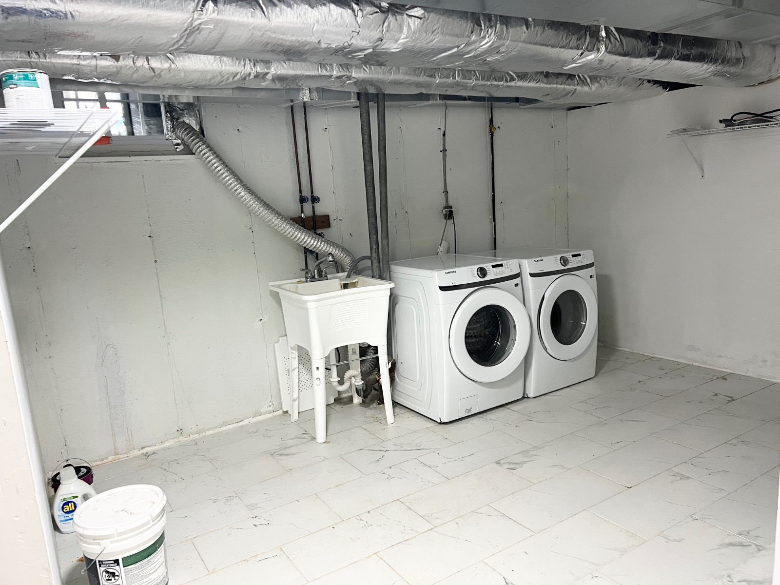 #21 photo, 156 Petrus Ave, #2nd Floor, Staten Island , NY 10312