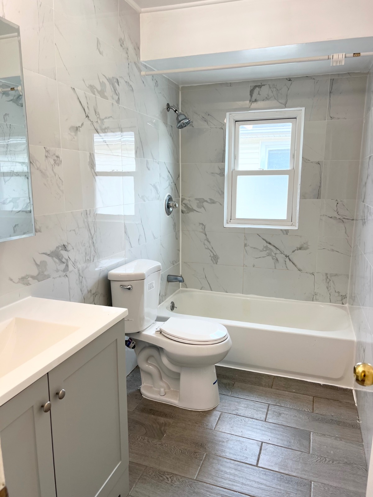 #4 photo, 156 Petrus Ave, #2nd Floor, Staten Island , NY 10312