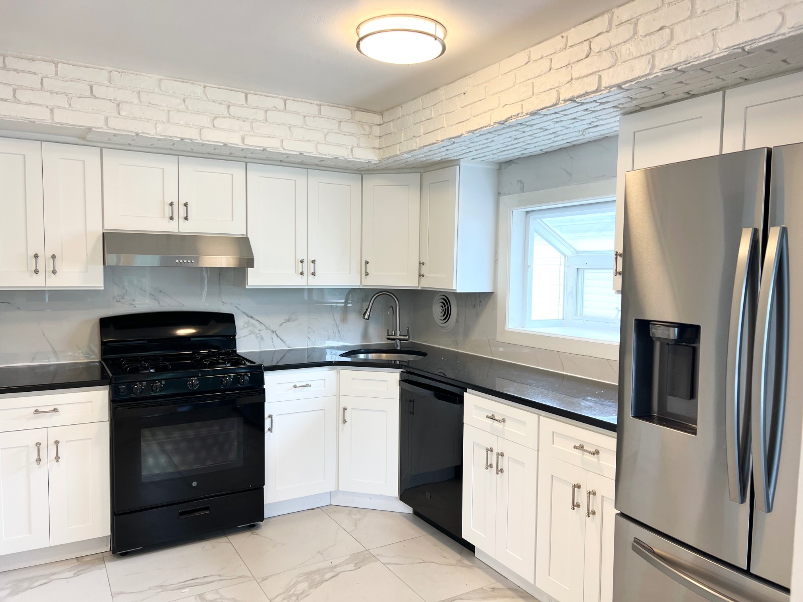 #5 photo, 156 Petrus Ave, #2nd Floor, Staten Island , NY 10312